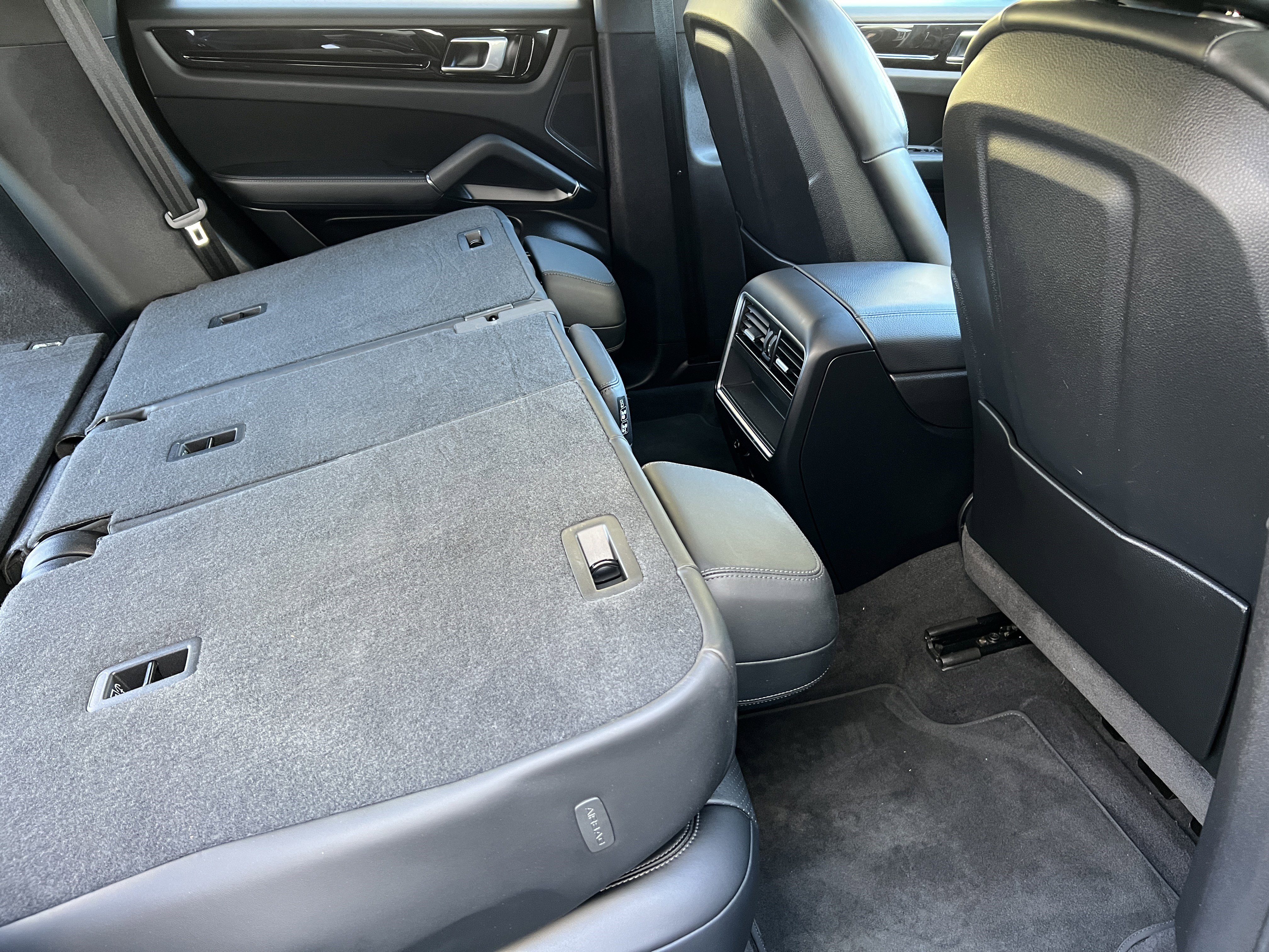 Used 2021 Porsche Cayenne Coupe w/ Premium Package image 20