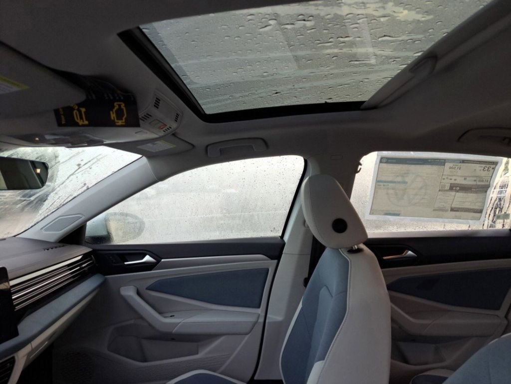 New 2025 Volkswagen Jetta SE image 7