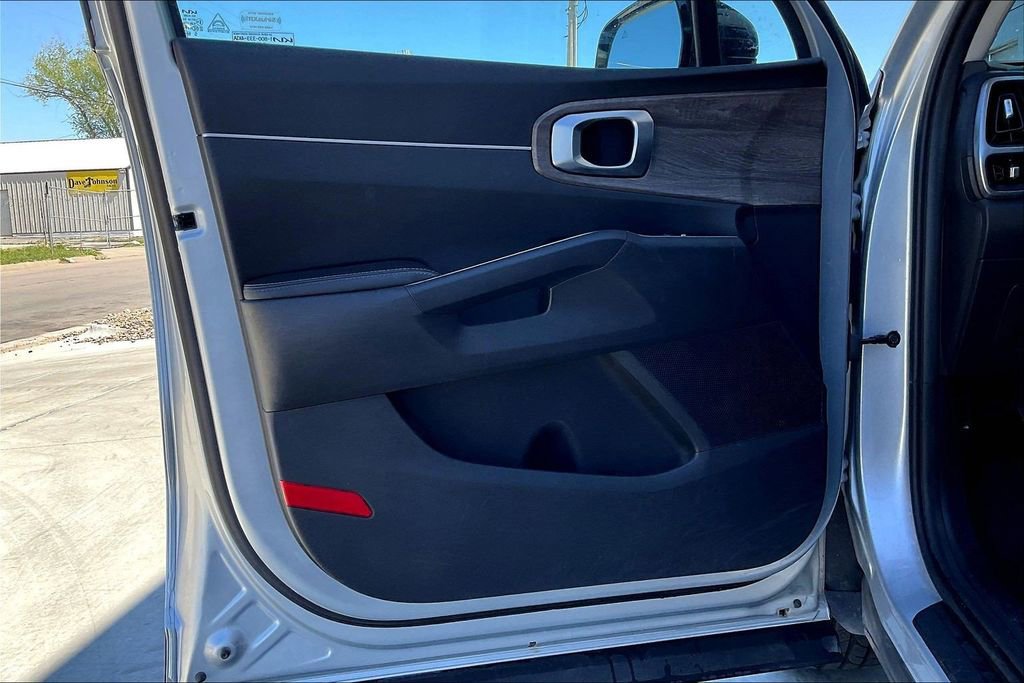 Used 2022 Kia Sorento S w/ Panoramic Sunroof Package image 23