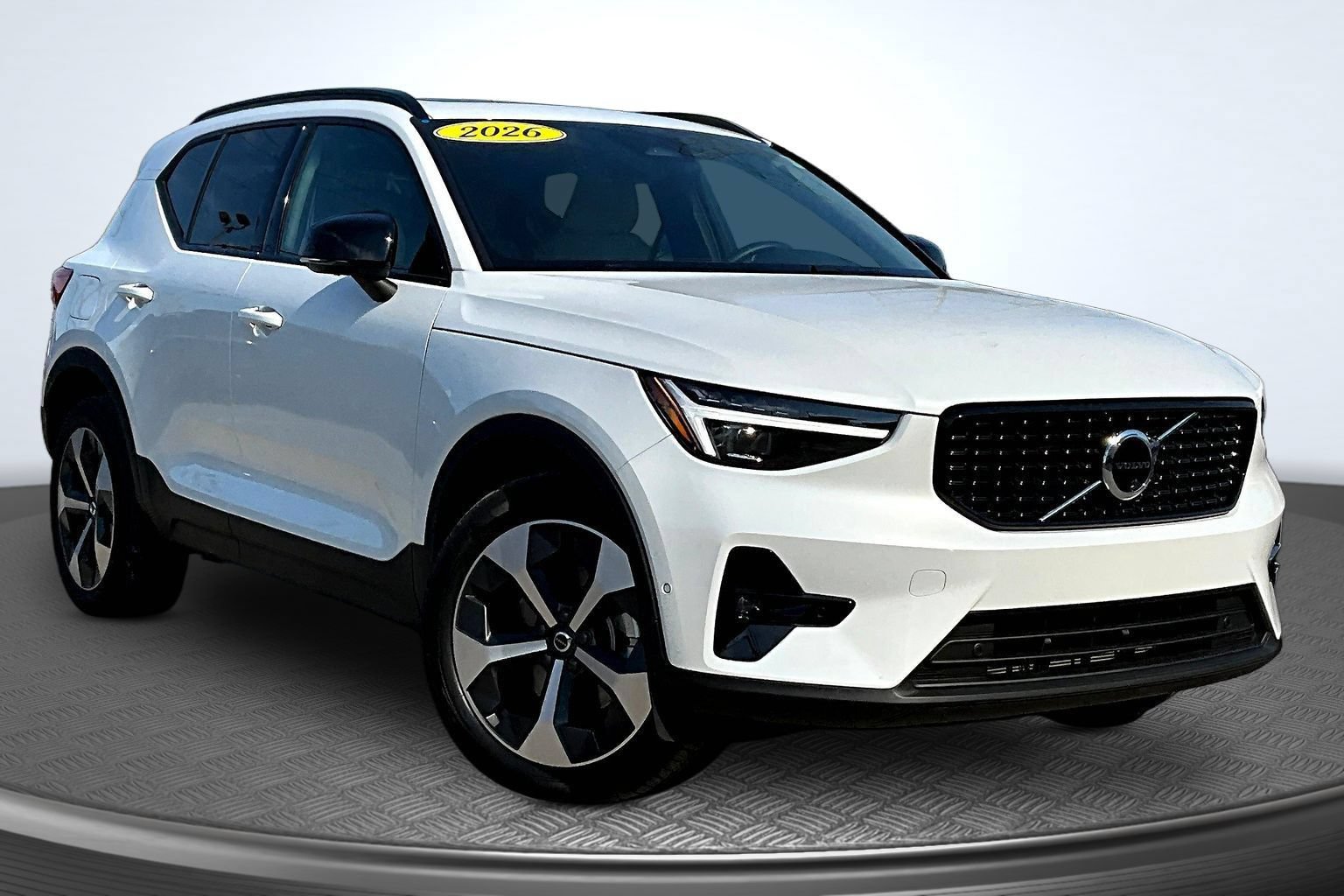 Used 2026 Volvo XC40 B5 Plus AWD/4WD image 3