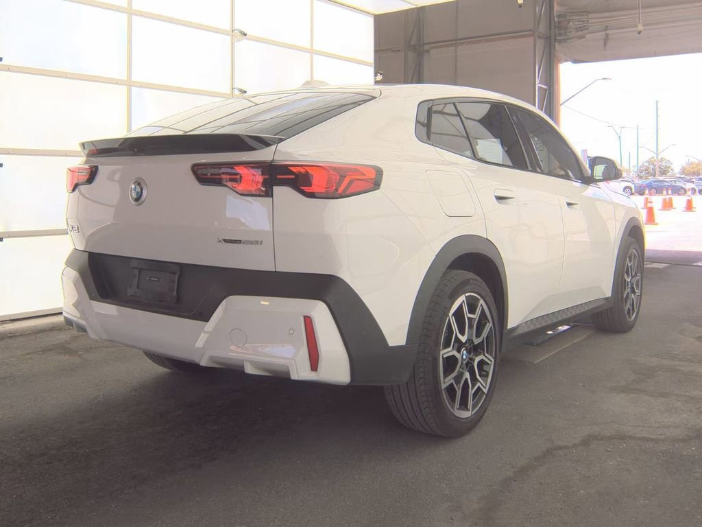 Used 2025 BMW X2 xDrive28i AWD/4WD image 2