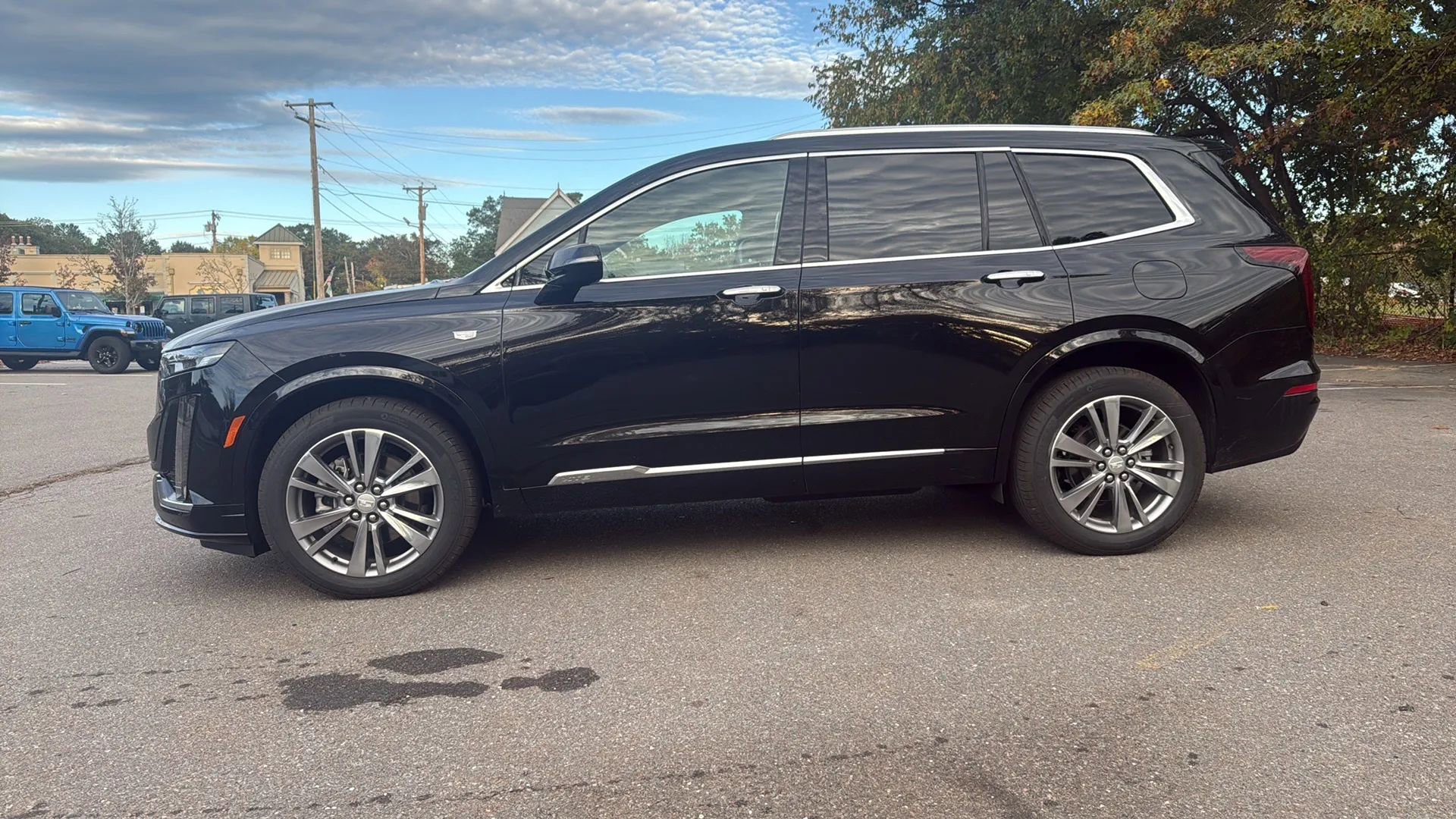 Used 2025 Cadillac XT6 Premium Luxury image 5