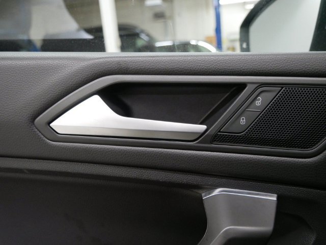 Used 2021 Volkswagen Tiguan SEL AWD/4WD image 14