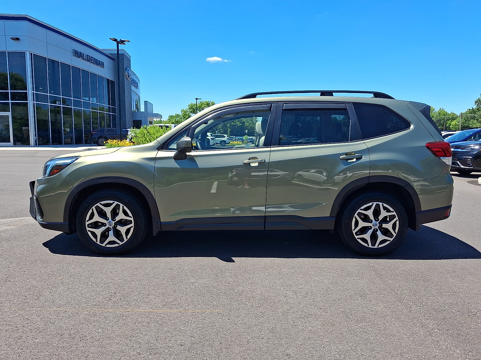 Used 2020 Subaru Forester Premium AWD/4WD image 4