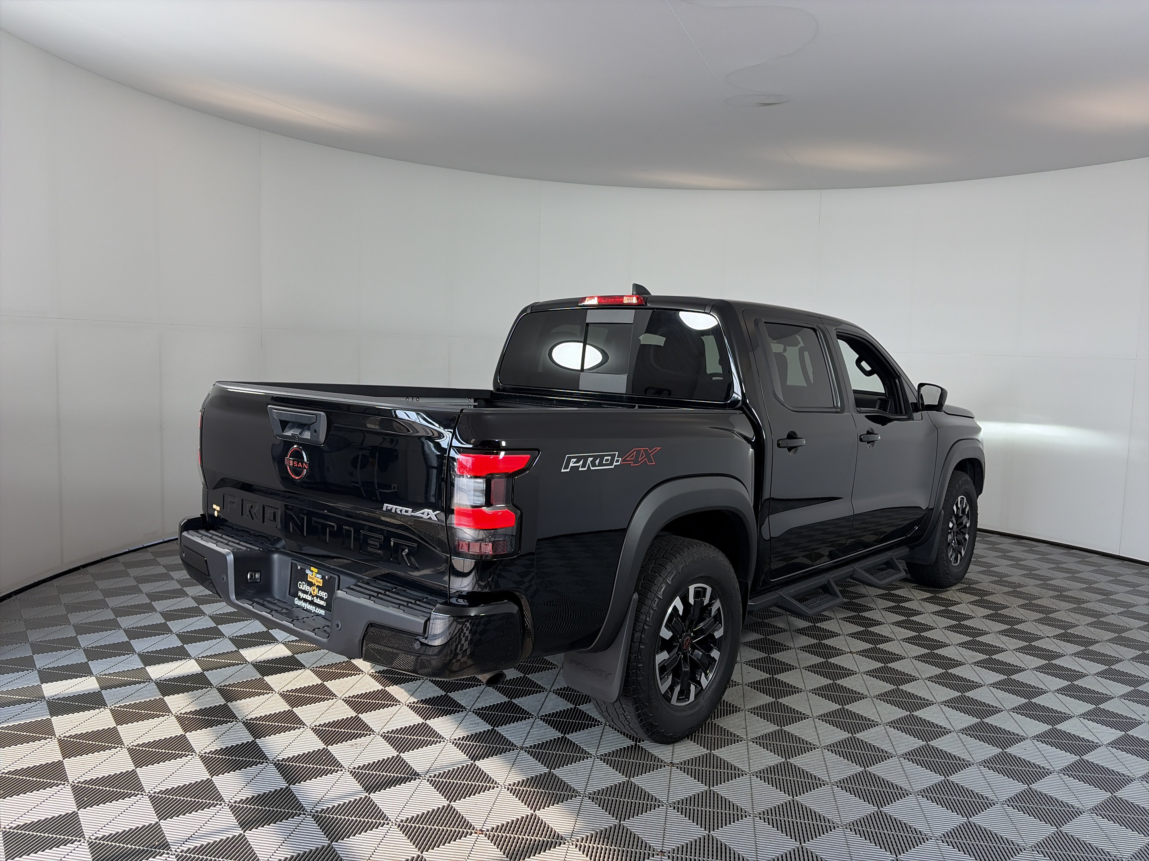 Used 2023 Nissan Frontier PRO-4X w/ Pro Convenience Package AWD/4WD image 10