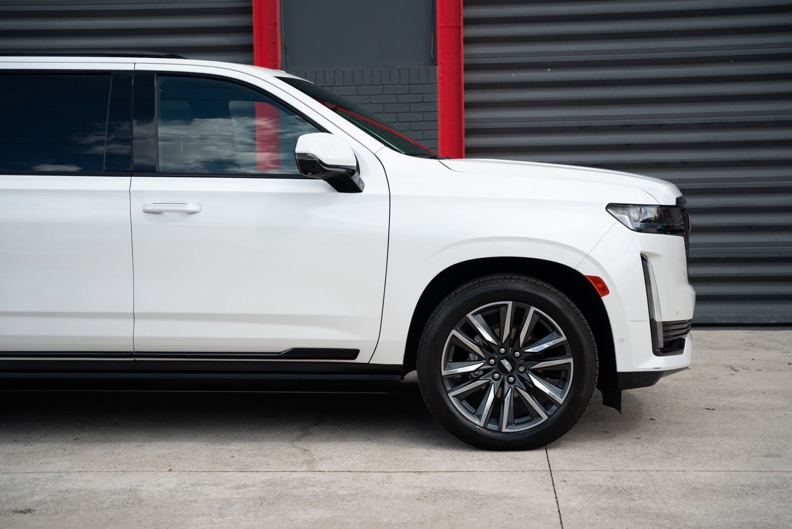 Used 2022 Cadillac Escalade ESV Sport Platinum image 4