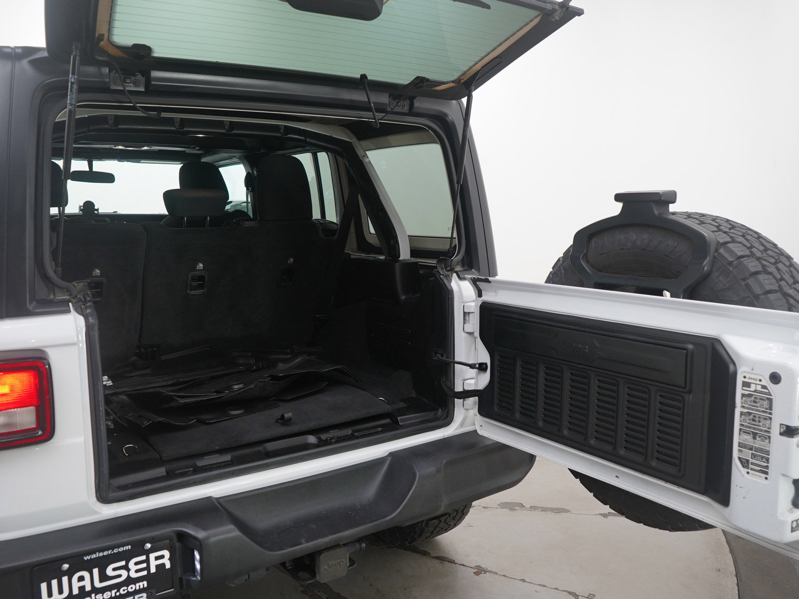 Used 2023 Jeep Wrangler Sport image 9