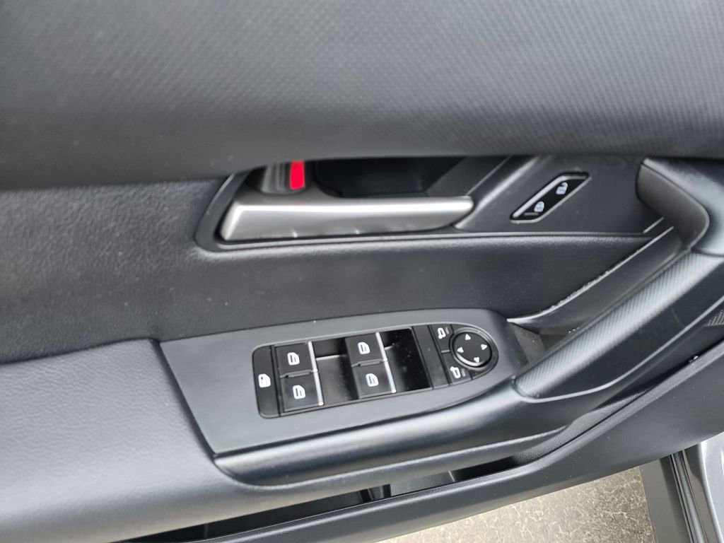 Used 2025 MAZDA CX-50 AWD 2.5 S w/ Premium Package image 18