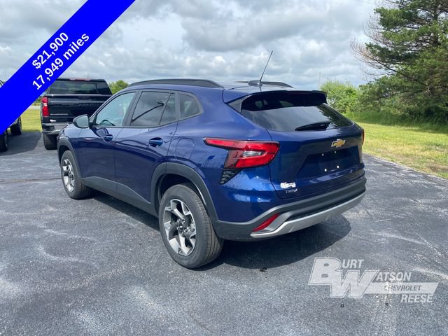 Used 2024 Chevrolet Trax LT w/ Driver Confidence Package FWD image 5