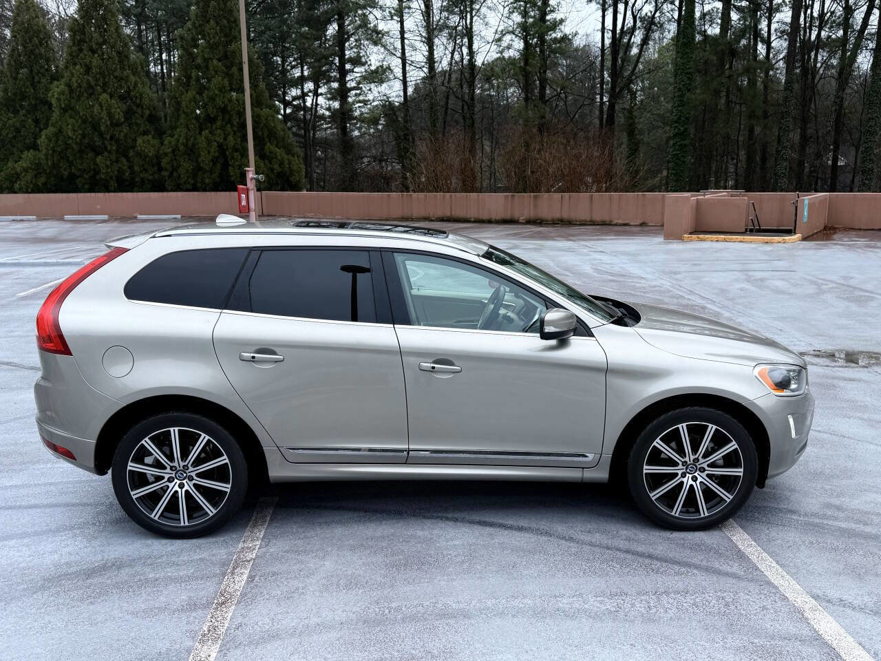 Used 2015 Volvo XC60 T5 Platinum FWD image 9