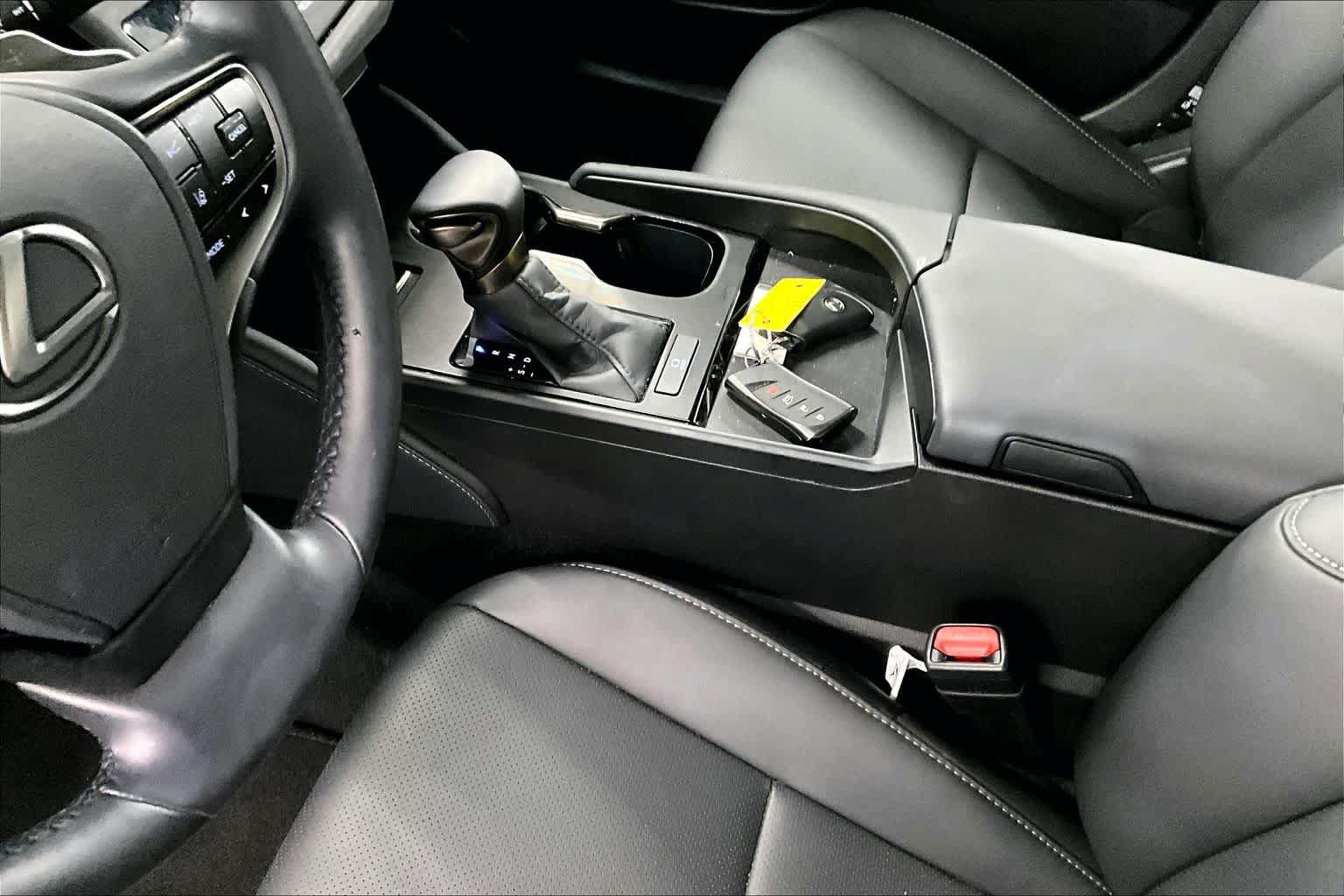 Used 2025 Lexus ES 350 w/ Accessory Package (Z2) FWD image 17