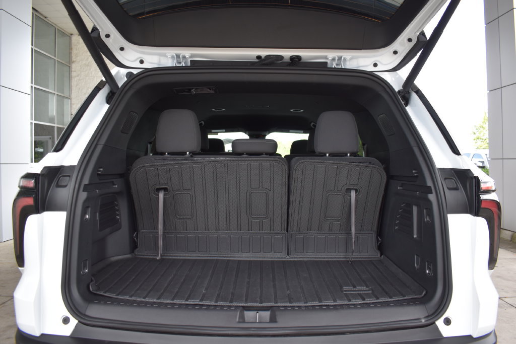 Used 2025 Chevrolet Traverse LT AWD/4WD image 11