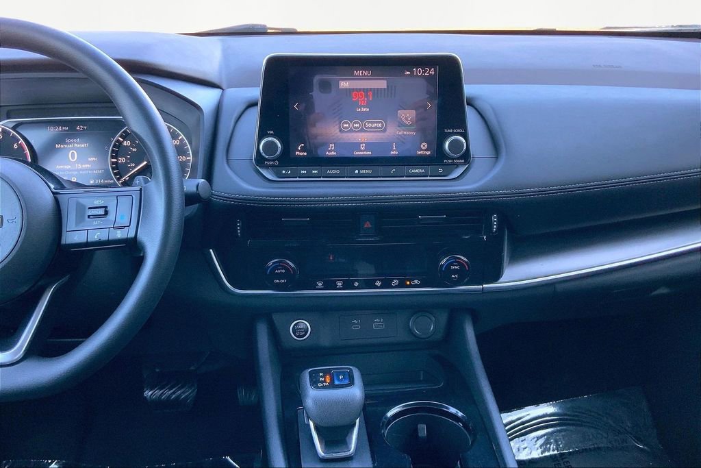 Used 2022 Nissan Rogue SV image 9