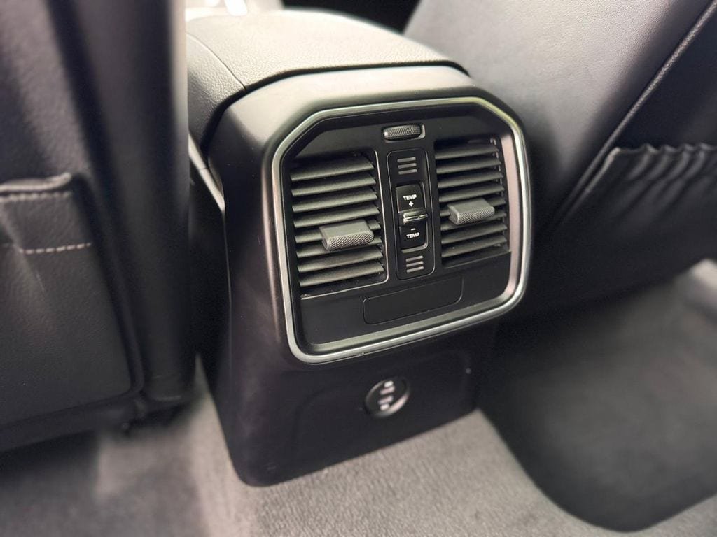 Used 2020 Porsche Macan AWD/4WD image 22