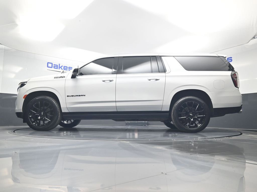 Used 2023 Chevrolet Suburban High Country w/ Premium Package 2 AWD/4WD image 45
