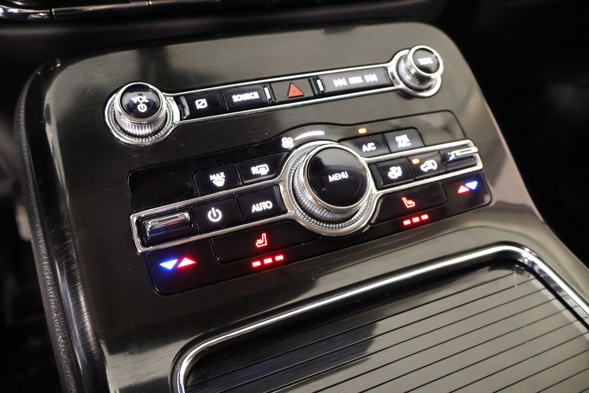 Used 2023 Lincoln Nautilus AWD w/ Premium Package image 8