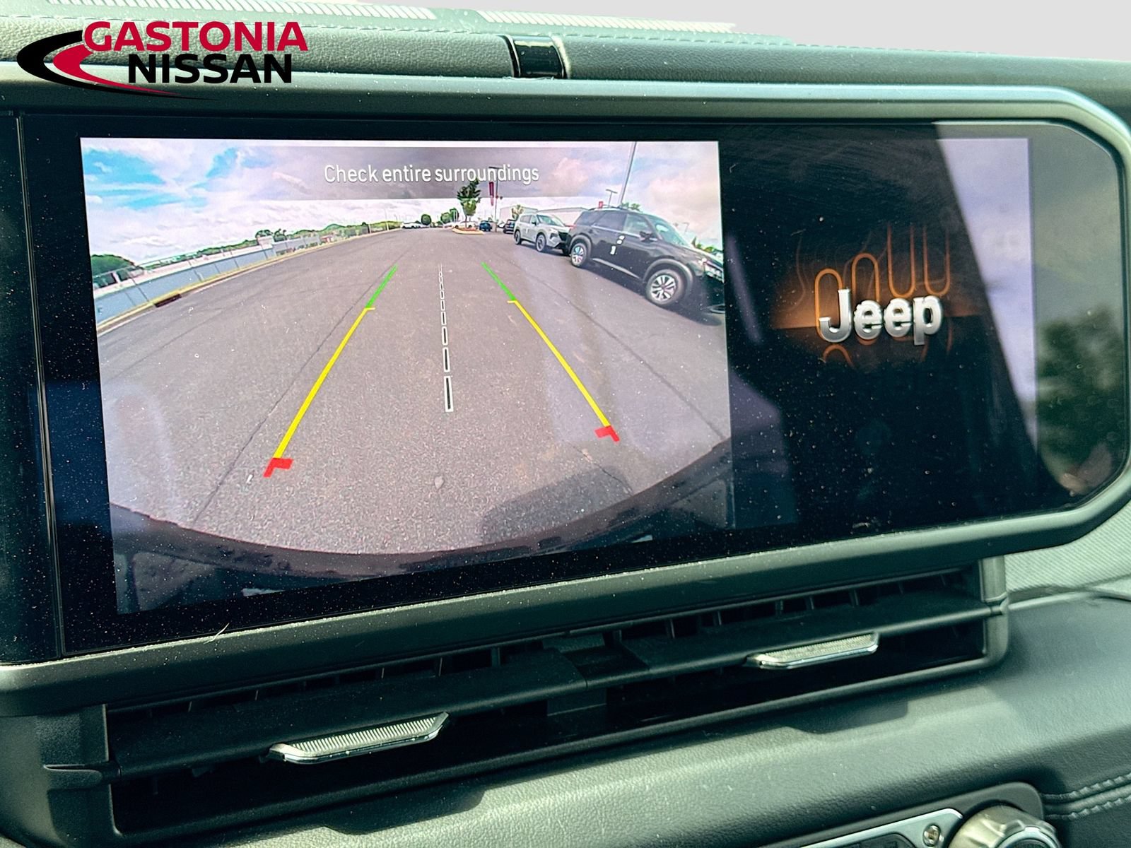 Used 2024 Jeep Wrangler Unlimited Sahara AWD/4WD image 17