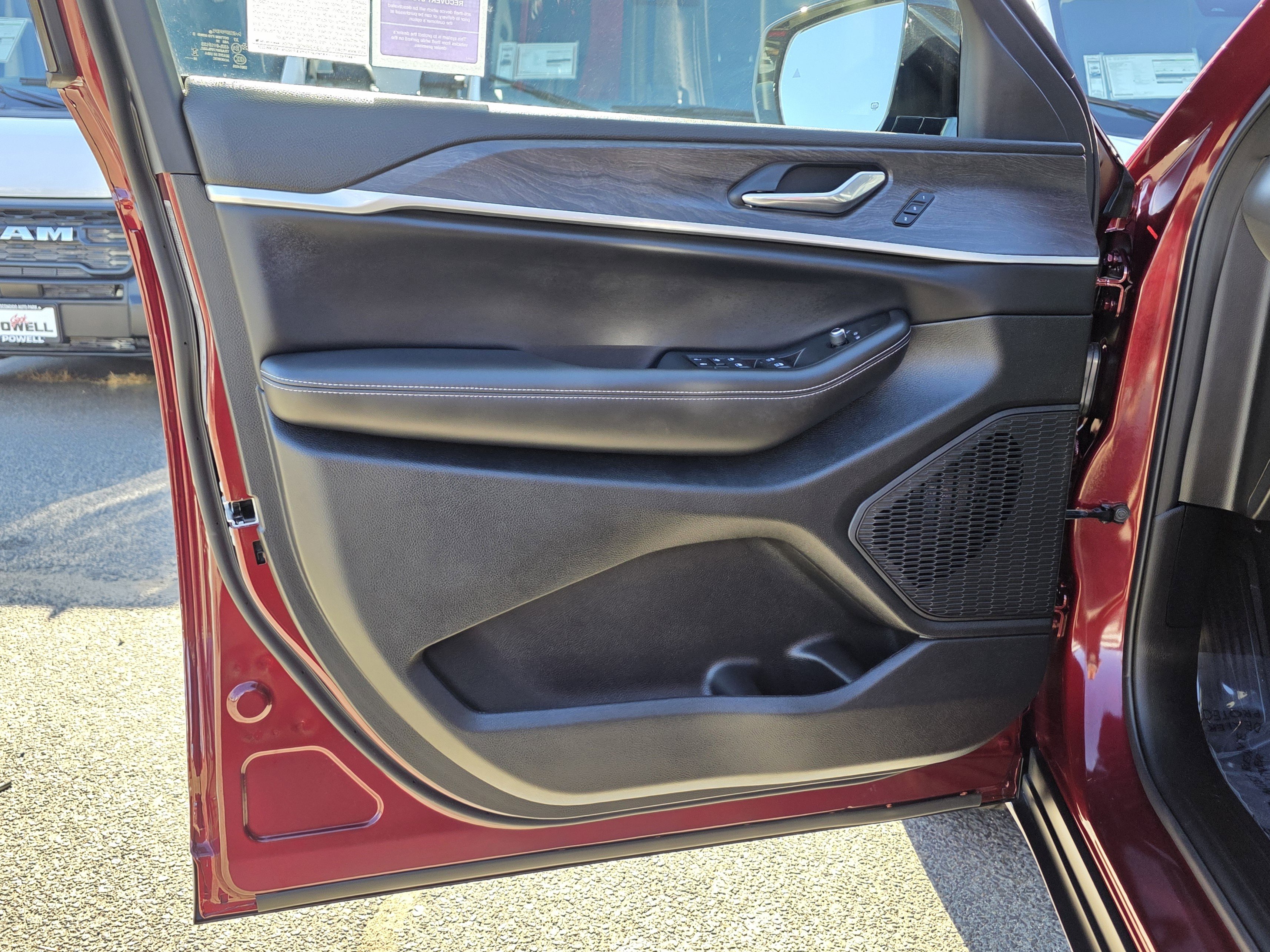 New 2025 Jeep Grand Cherokee Limited image 11