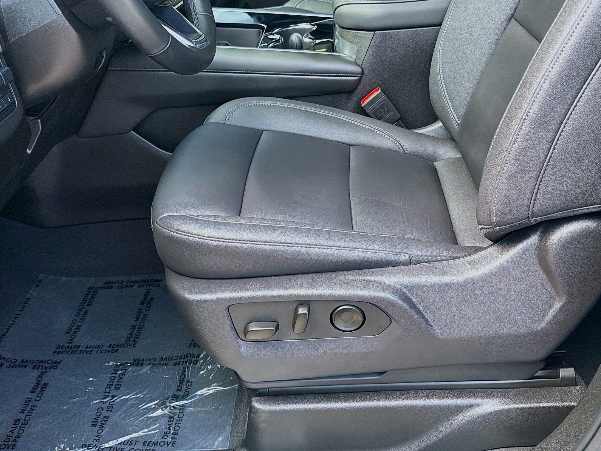 Used 2025 Chevrolet Suburban LT w/ Comfort Package RWD image 15