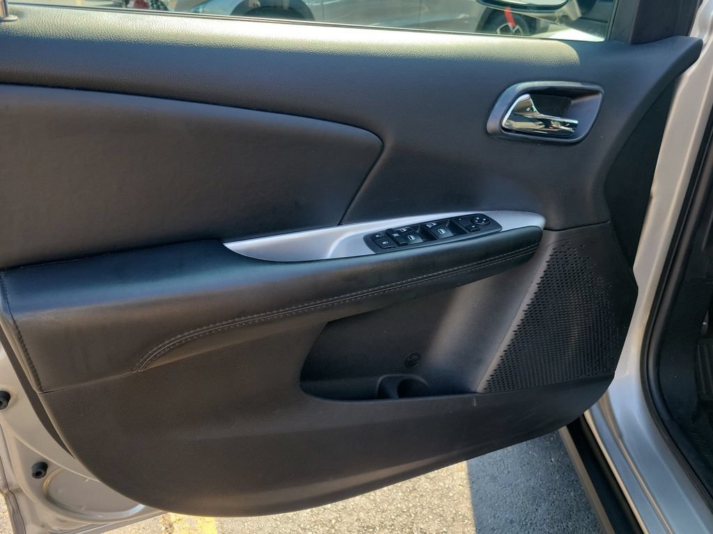 Used 2018 Dodge Journey SE w/ Connectivity Group FWD image 24