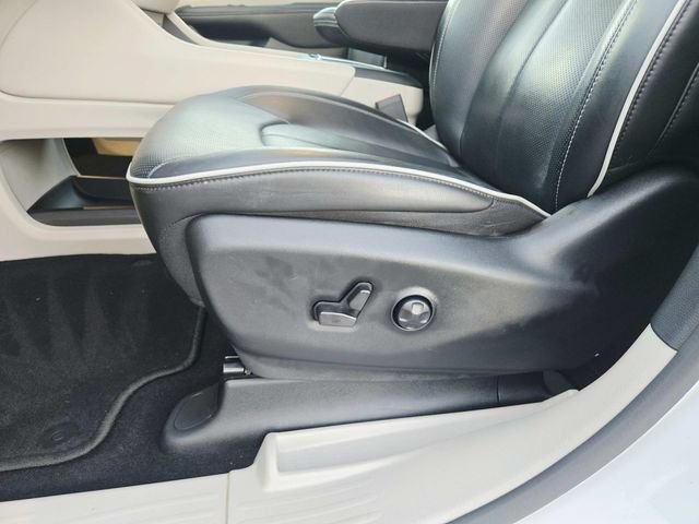 Used 2022 Chrysler Pacifica Limited AWD/4WD image 38