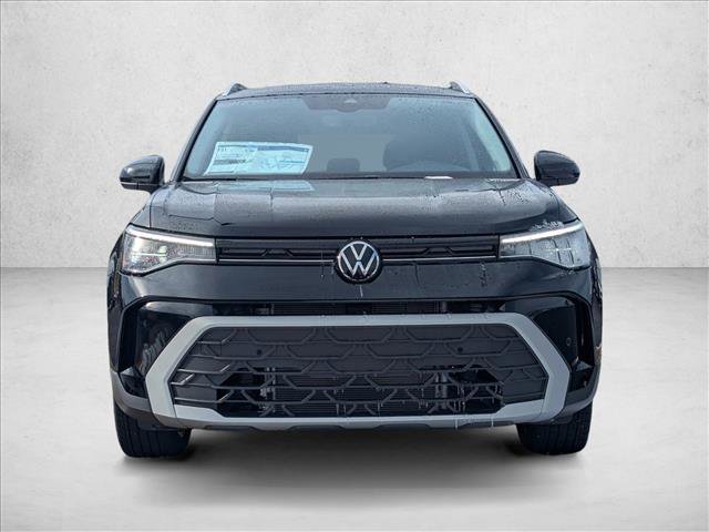 Certified 2025 Volkswagen Taos SE image 6