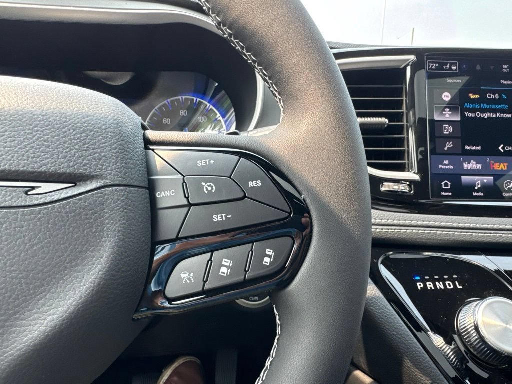 New 2027 Chrysler Pacifica Limited AWD/4WD image 19