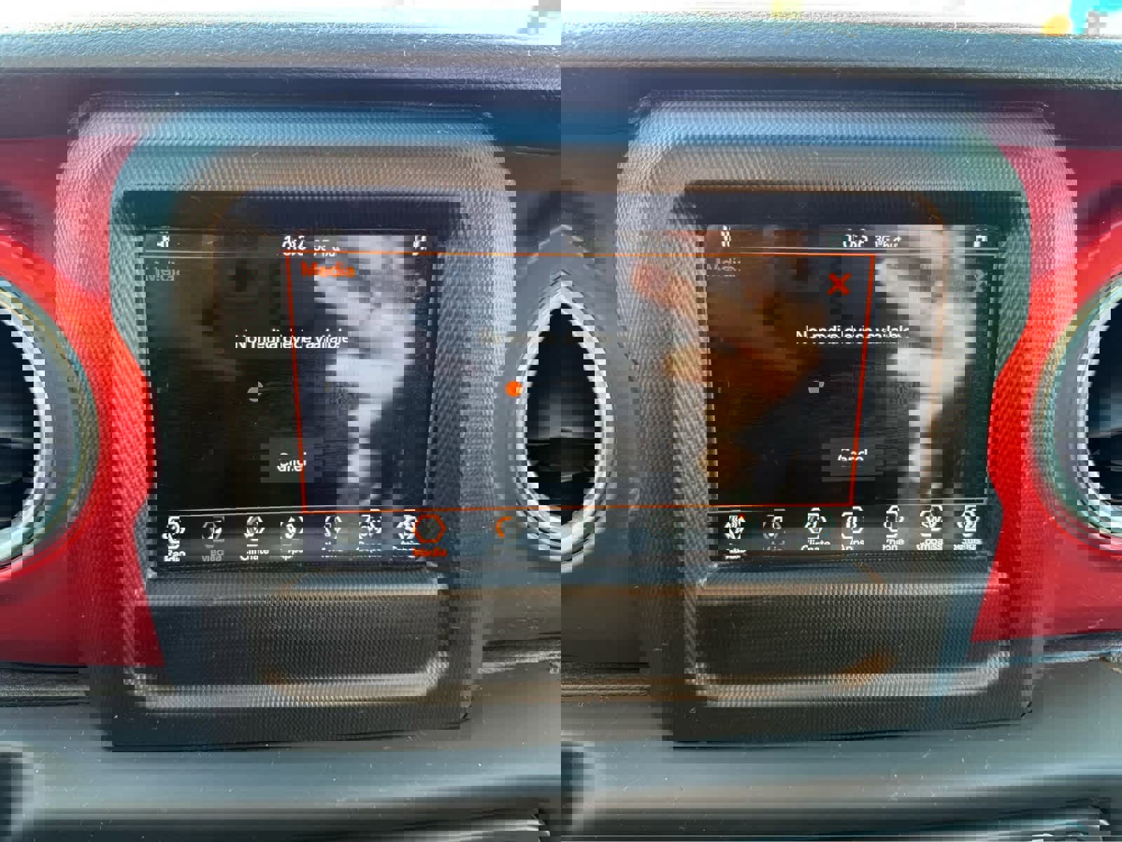 Used 2018 Jeep Wrangler Rubicon w/ Steel Bumper Group image 19