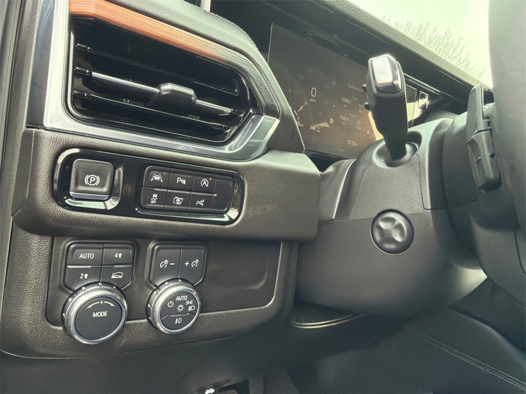 Used 2025 GMC Yukon Denali w/ Denali Reserve Package image 40