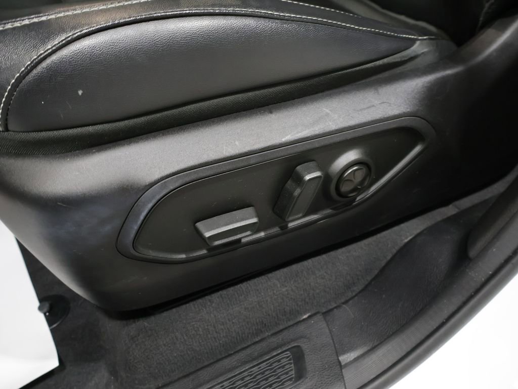 Certified 2023 Jeep Grand Cherokee Limited w/ Black Appearance Package image 13