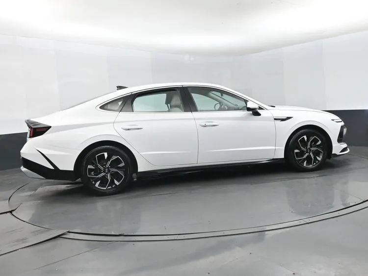 Used 2024 Hyundai Sonata SEL FWD image 4