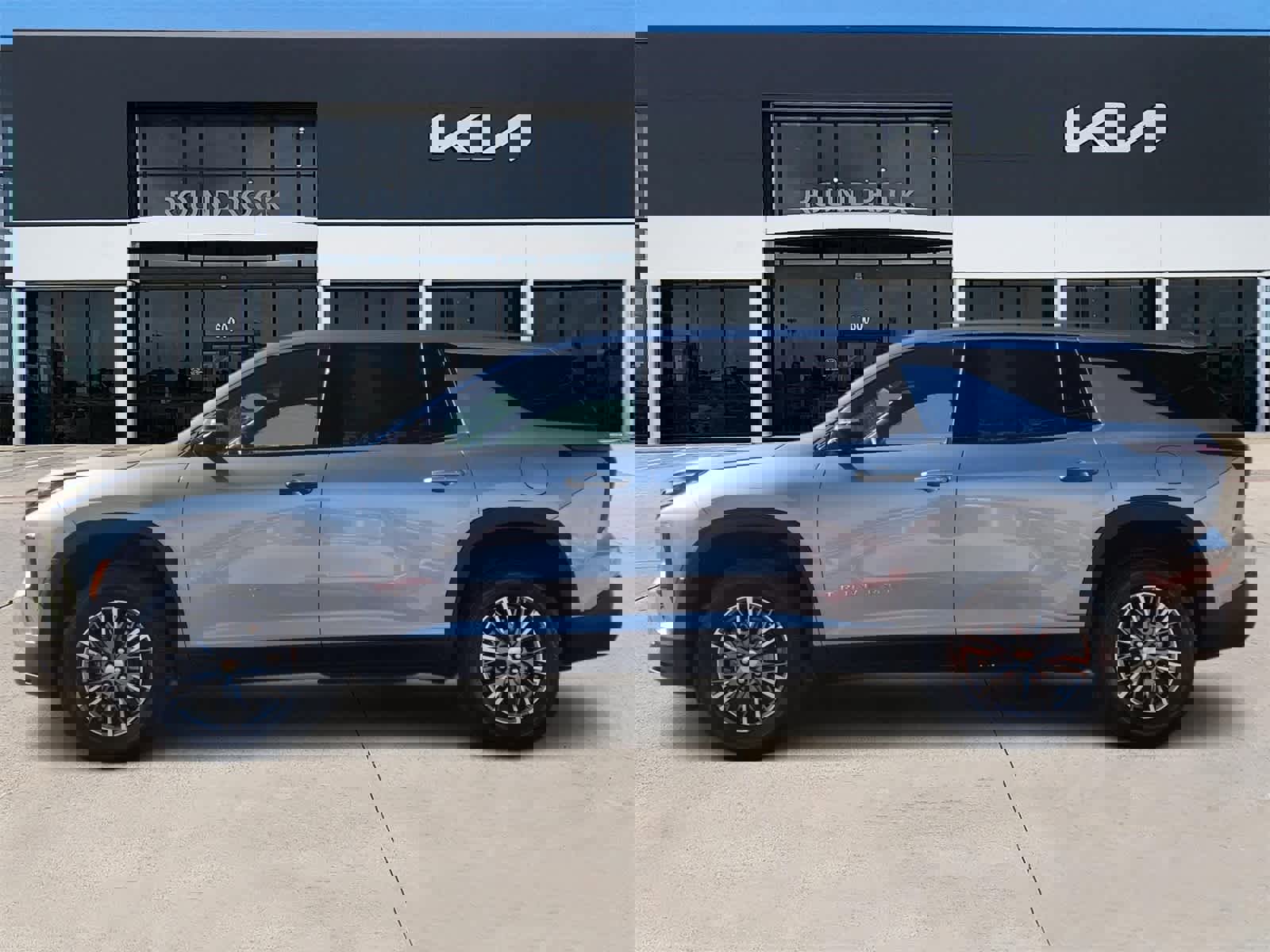 Used 2024 Chevrolet Traverse LS image 4