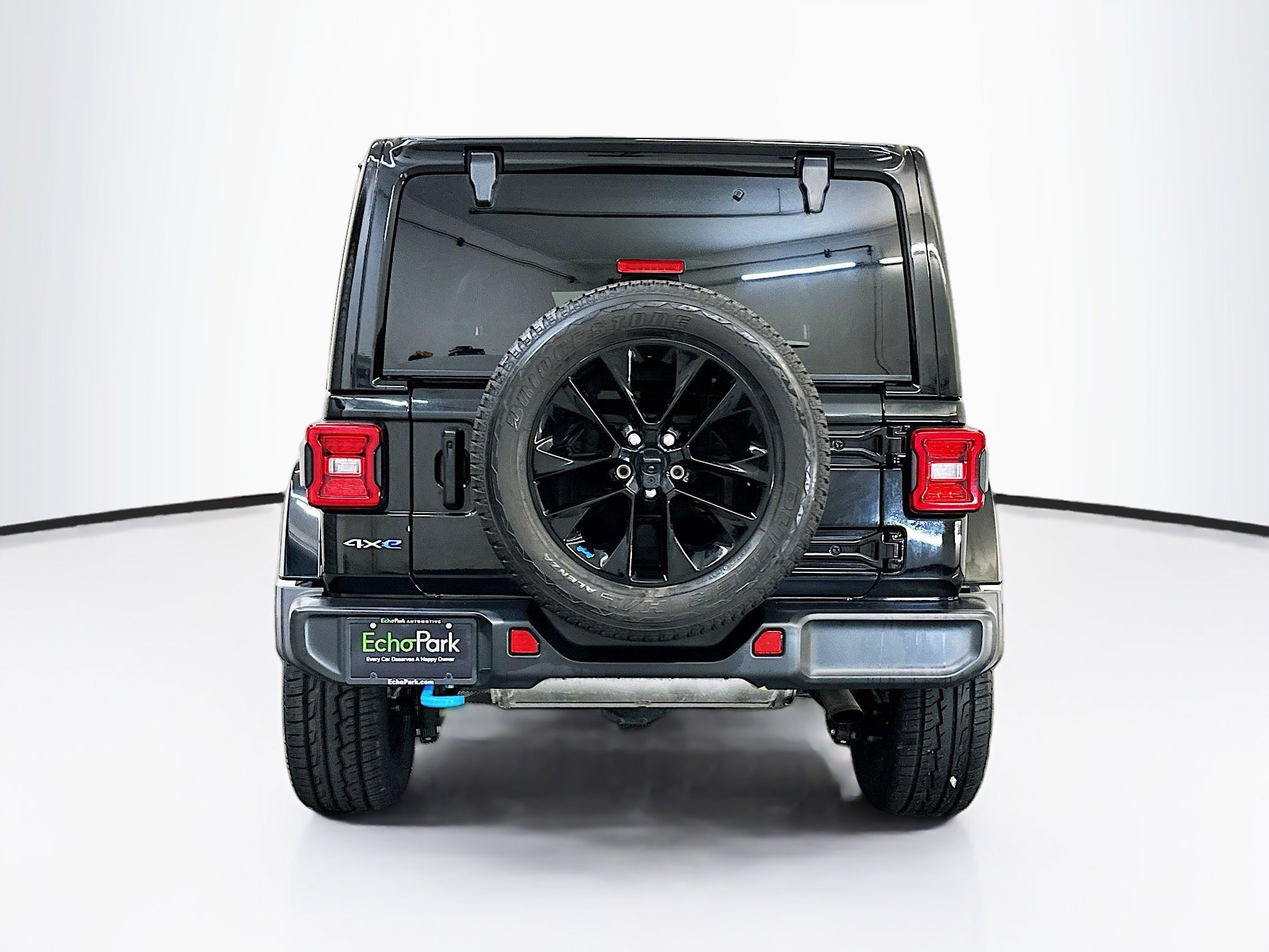 Used 2023 Jeep Wrangler Unlimited Sahara w/ Cold Weather Group AWD/4WD image 7