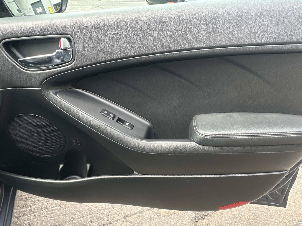 Used 2016 Kia Forte SX FWD image 33