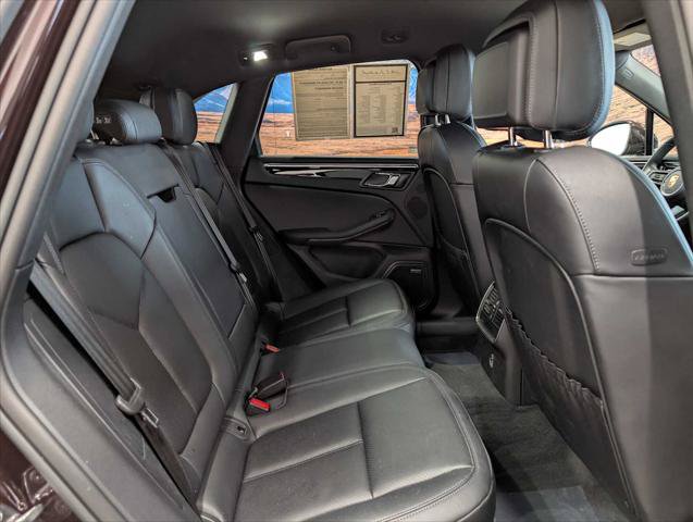 Used 2025 Porsche Macan AWD/4WD image 15