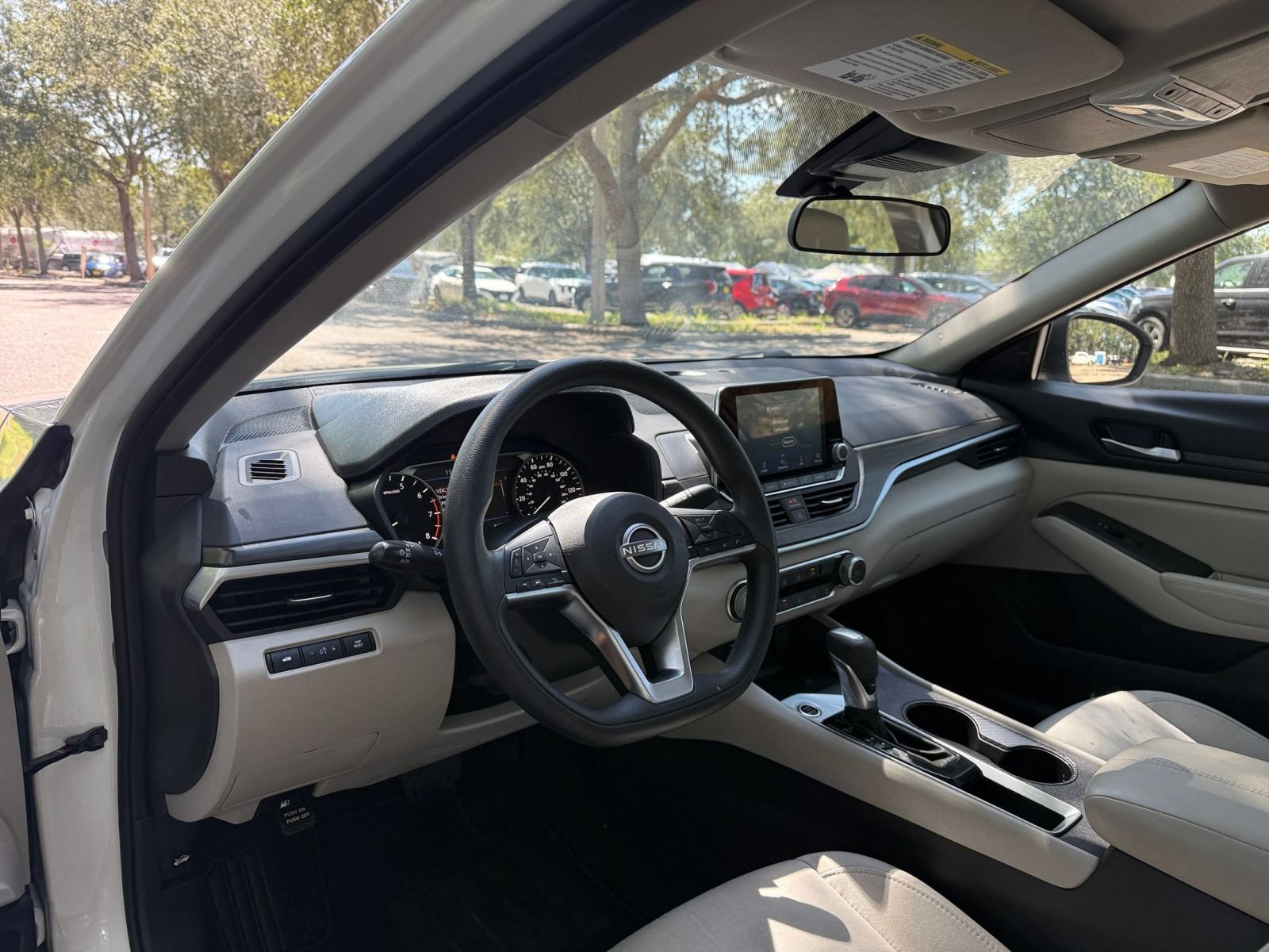 Used 2025 Nissan Altima 2.5 SV FWD image 26