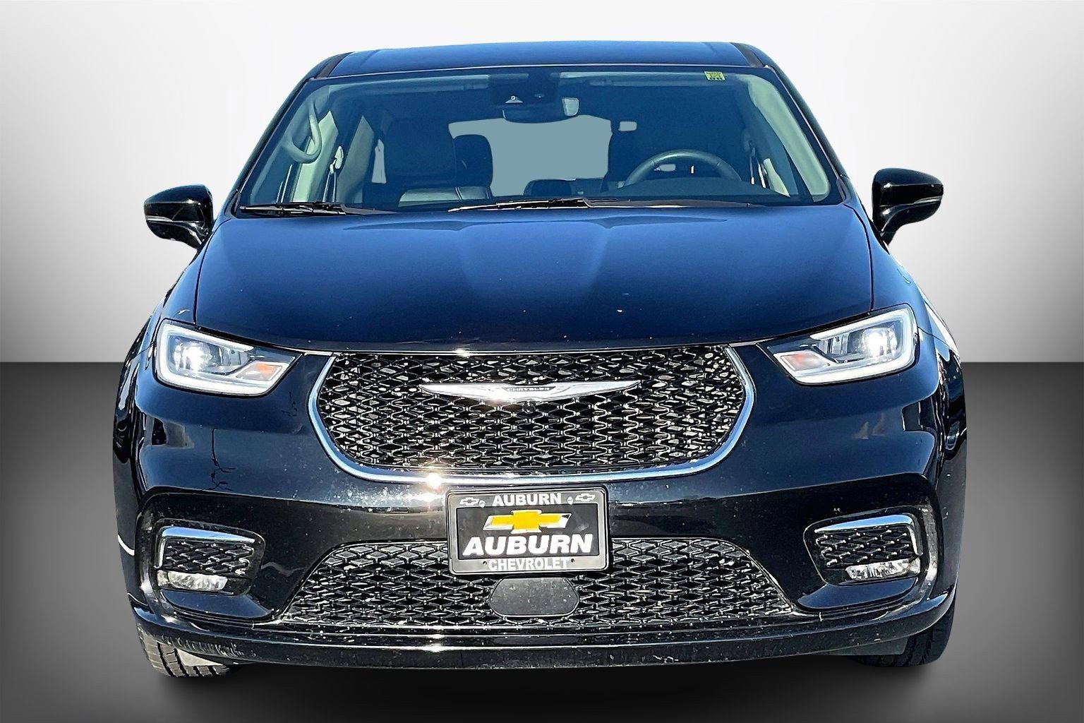 Used 2024 Chrysler Pacifica Touring-L image 3