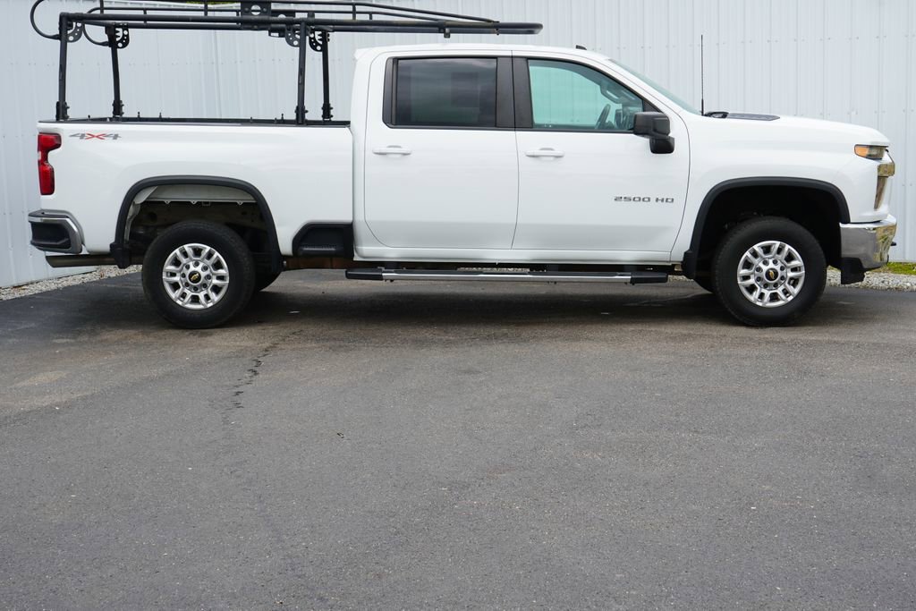 Used 2022 Chevrolet Silverado 2500 LT AWD/4WD image 2