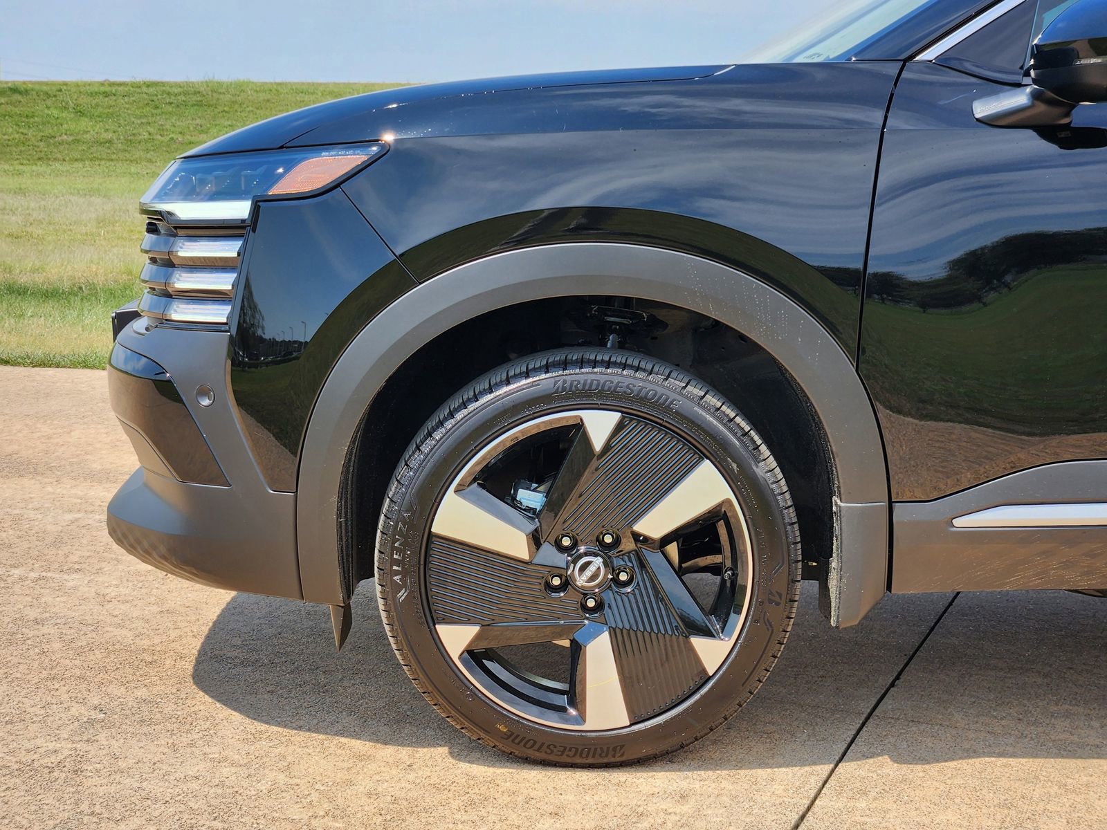 New 2026 Nissan Kicks SR image 9