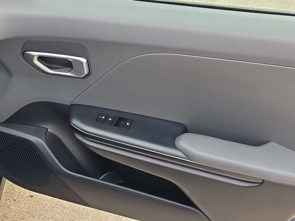 Used 2025 Kia K4 LXS image 32