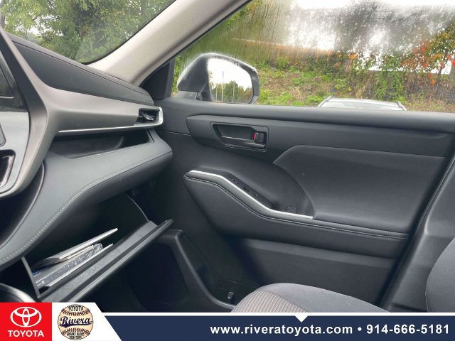 Used 2023 Toyota Highlander LE FWD image 32