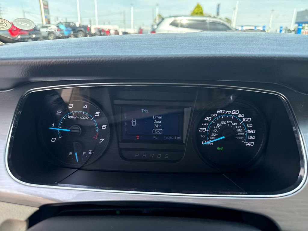 Used 2017 Ford Taurus SEL FWD image 17