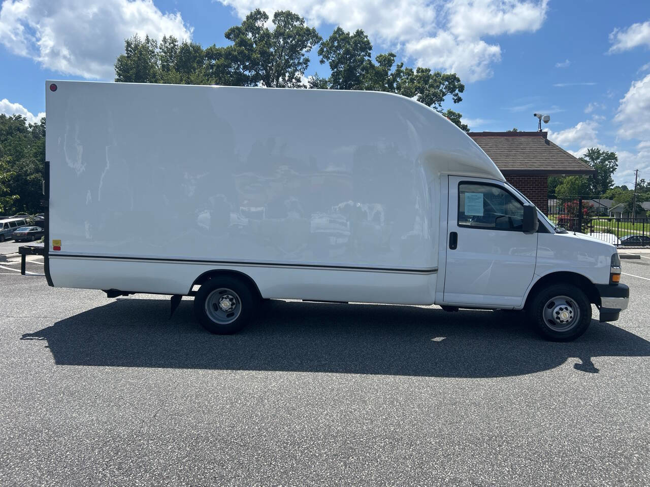 Used 2018 Chevrolet Express 3500 w/ Power Convenience Package image 8