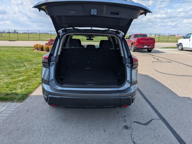 Used 2024 Nissan Rogue SV image 8