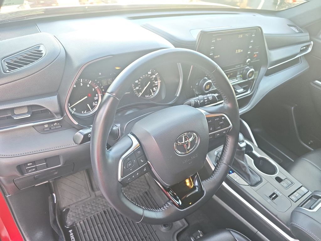 Used 2021 Toyota Highlander XSE FWD image 16