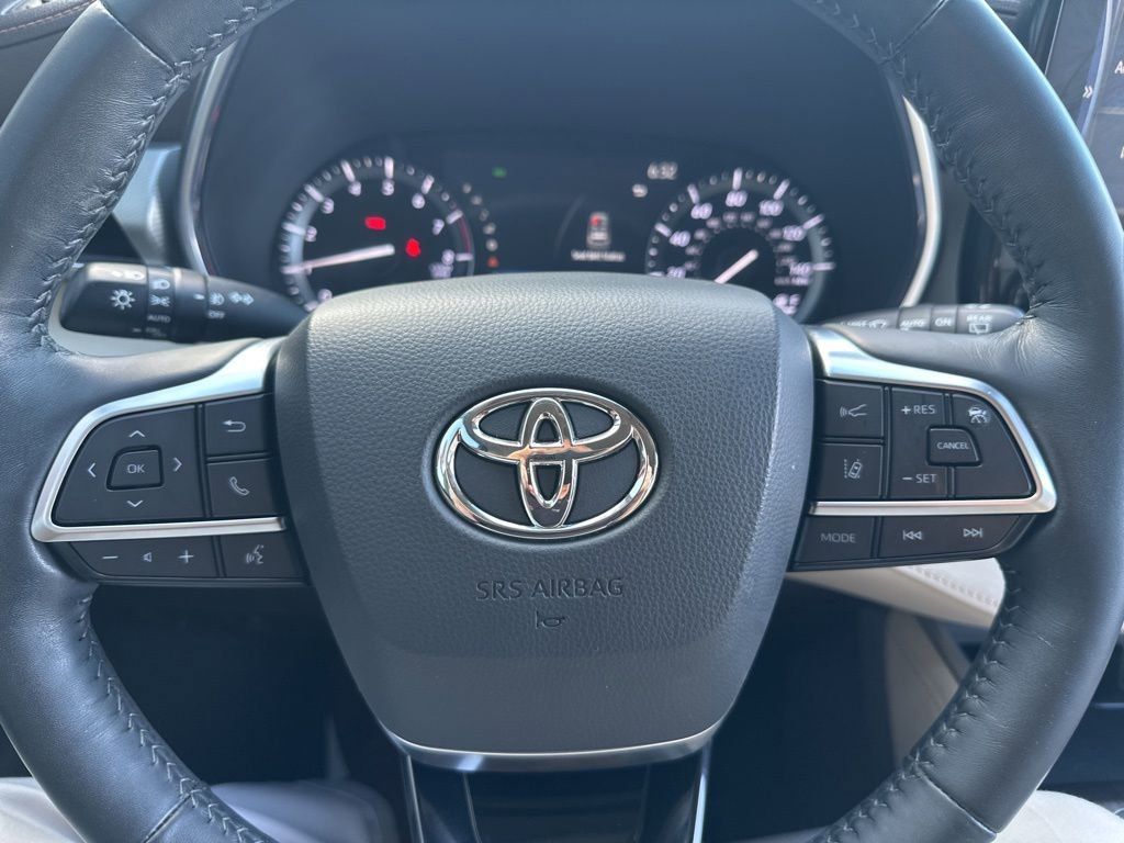 Used 2021 Toyota Highlander Platinum image 12