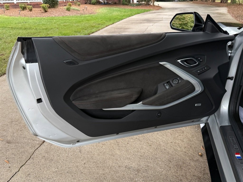 Used 2018 Chevrolet Camaro ZL1 image 43