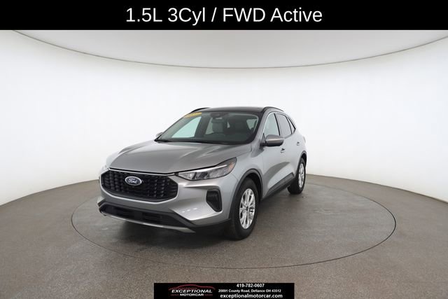 Used 2023 Ford Escape Active w/ Tech Pack #2 FWD image 1