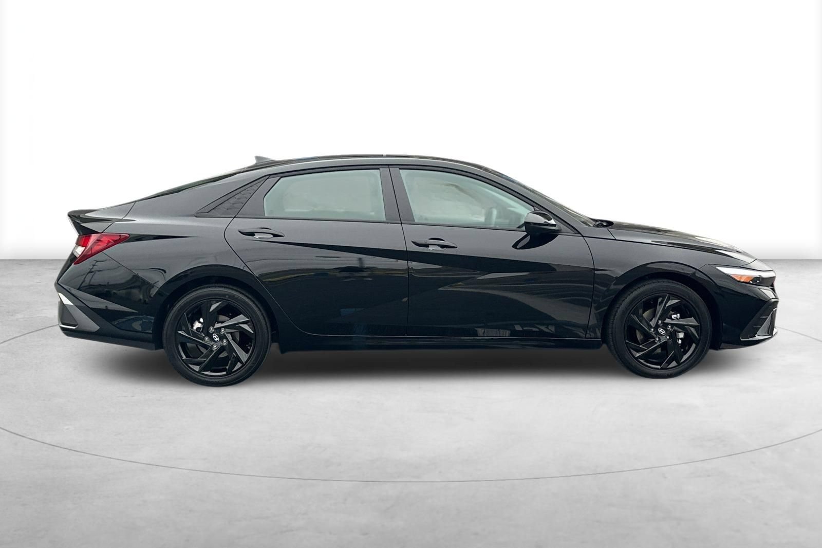 Used 2026 Hyundai Elantra Sport FWD image 9