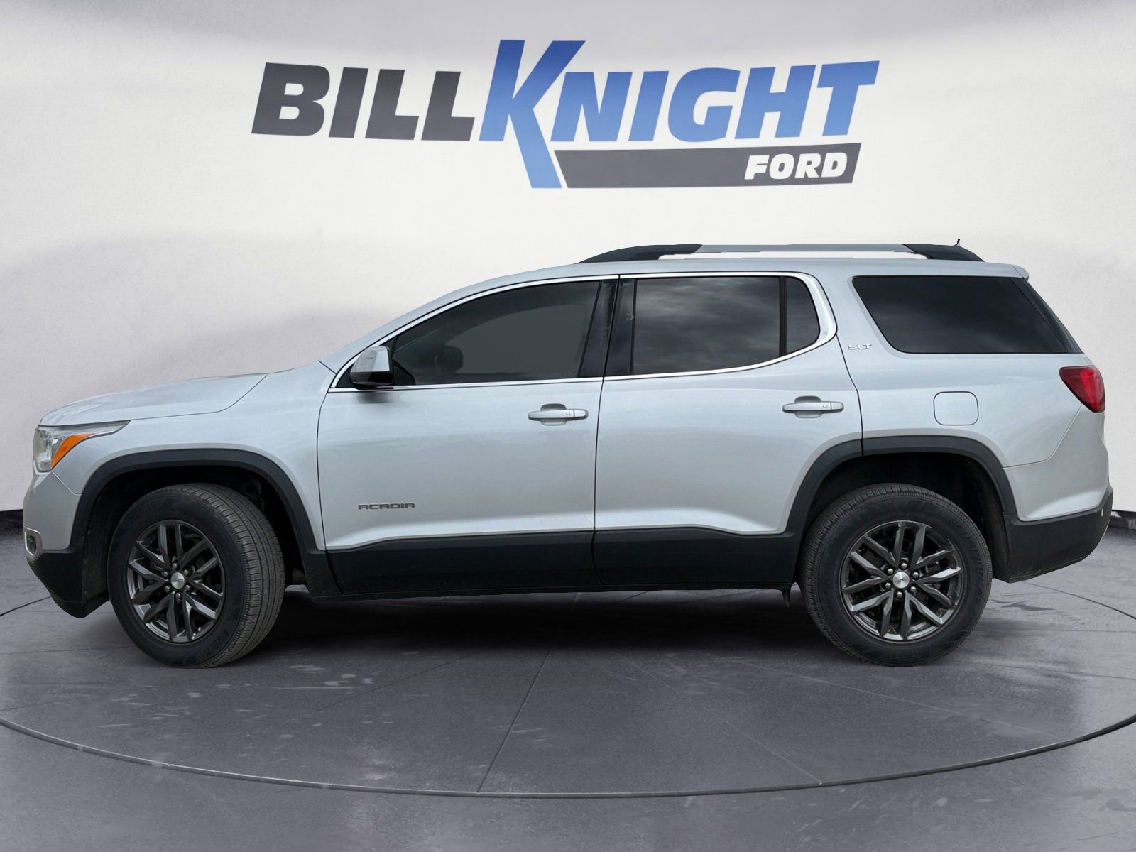 Used 2018 GMC Acadia SLT FWD image 2